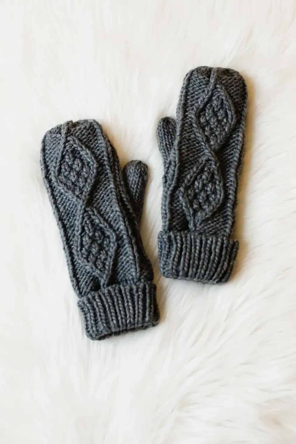 Cable knit mittens