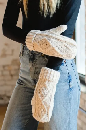 Cable knit mittens