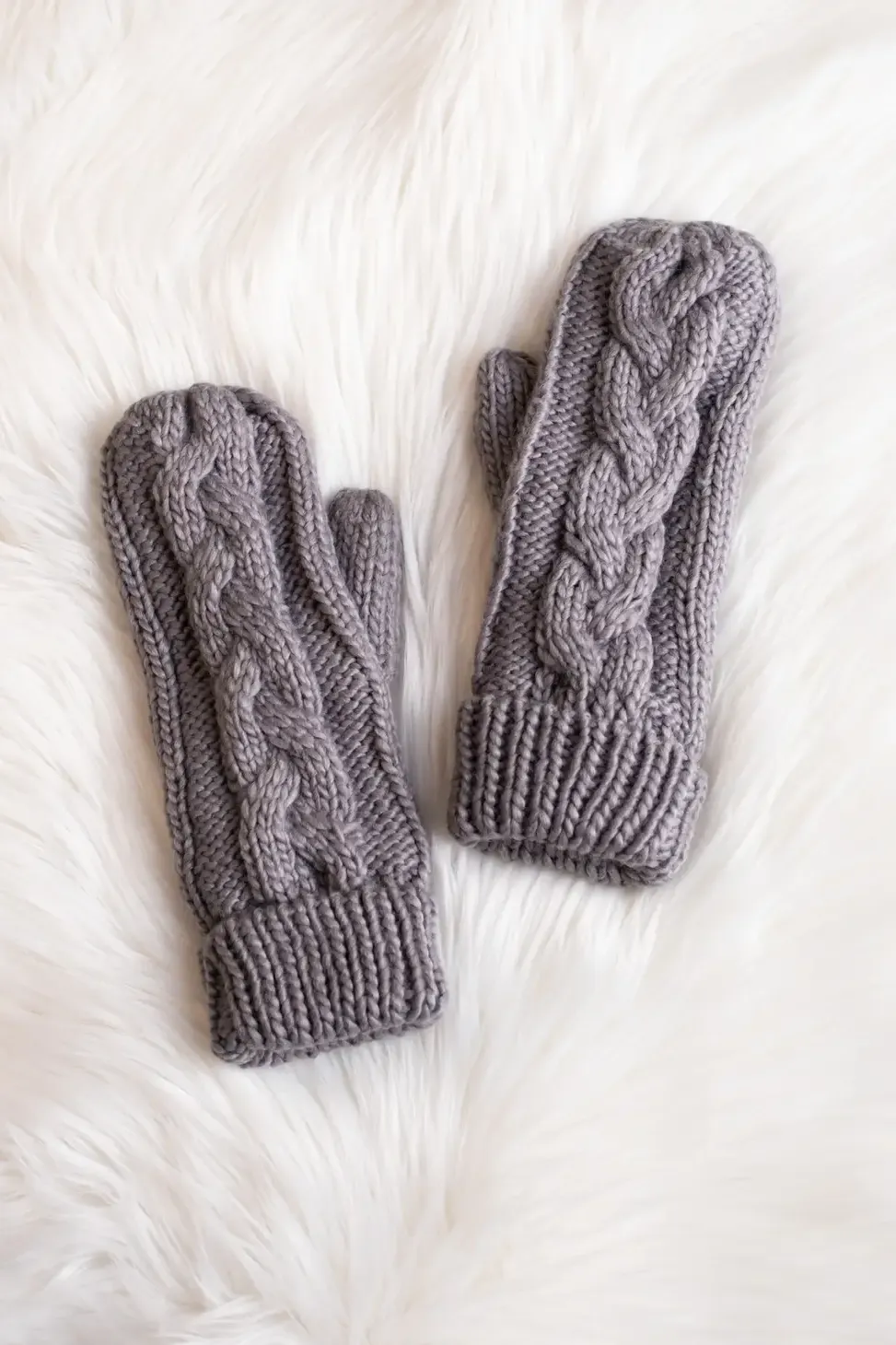 Cable knit mittens