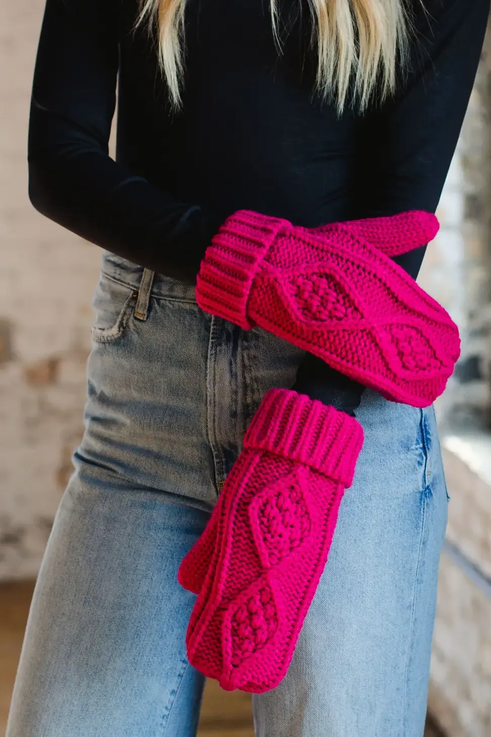 Cable knit mittens