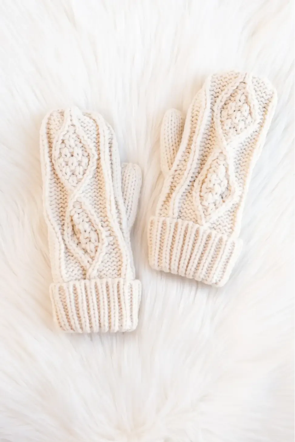 Cable knit mittens