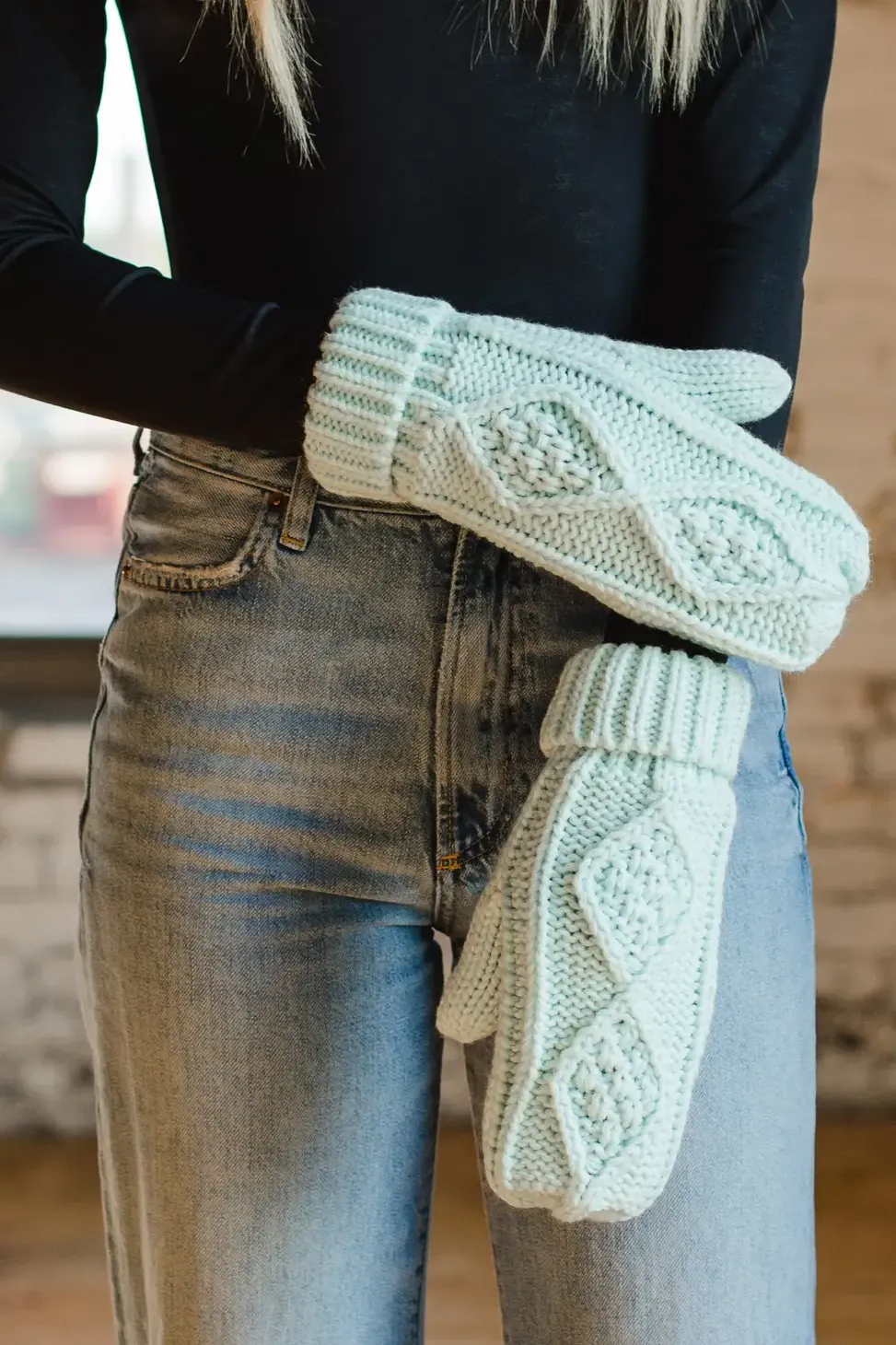 Cable knit mittens