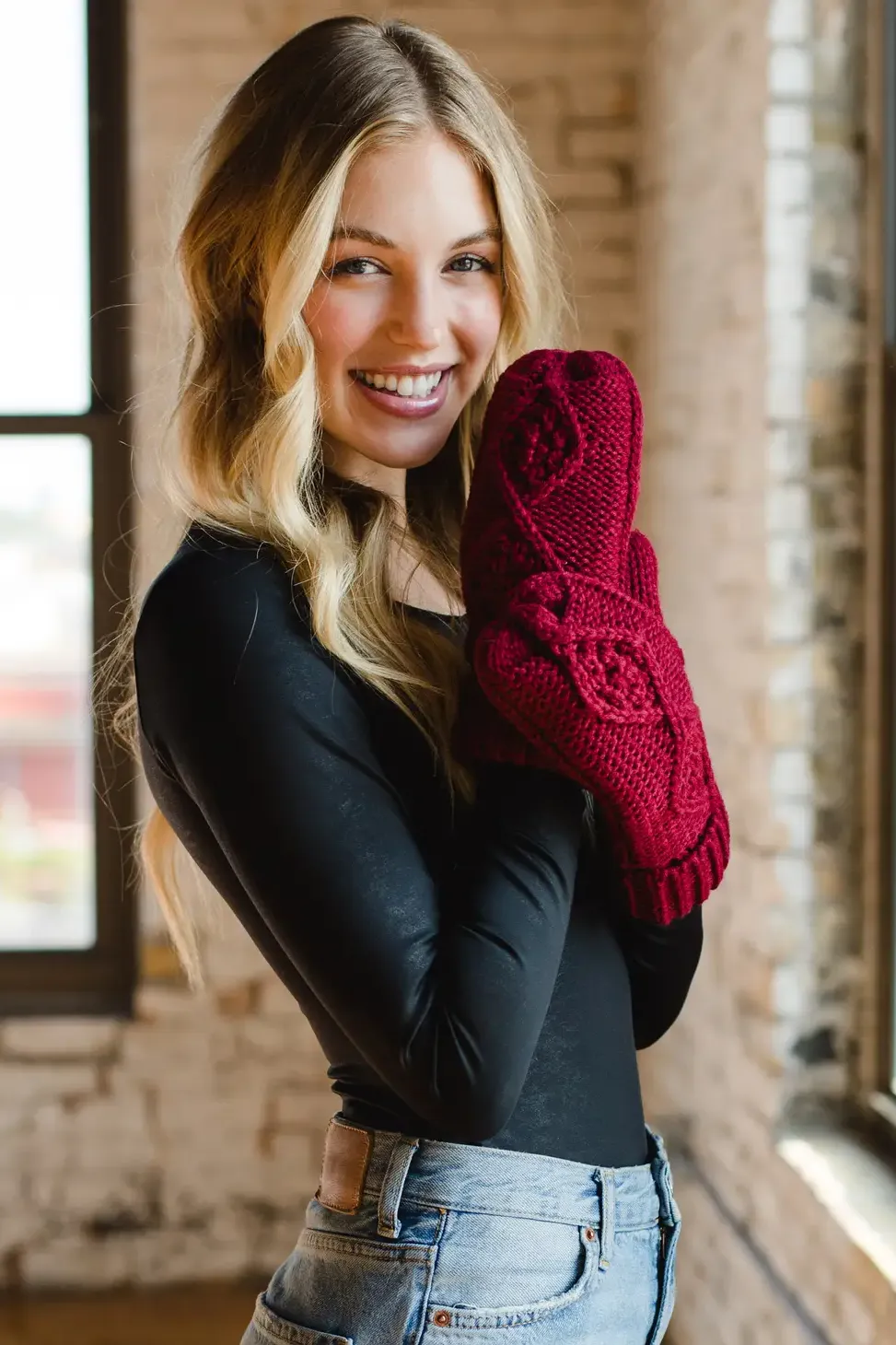 Cable knit mittens