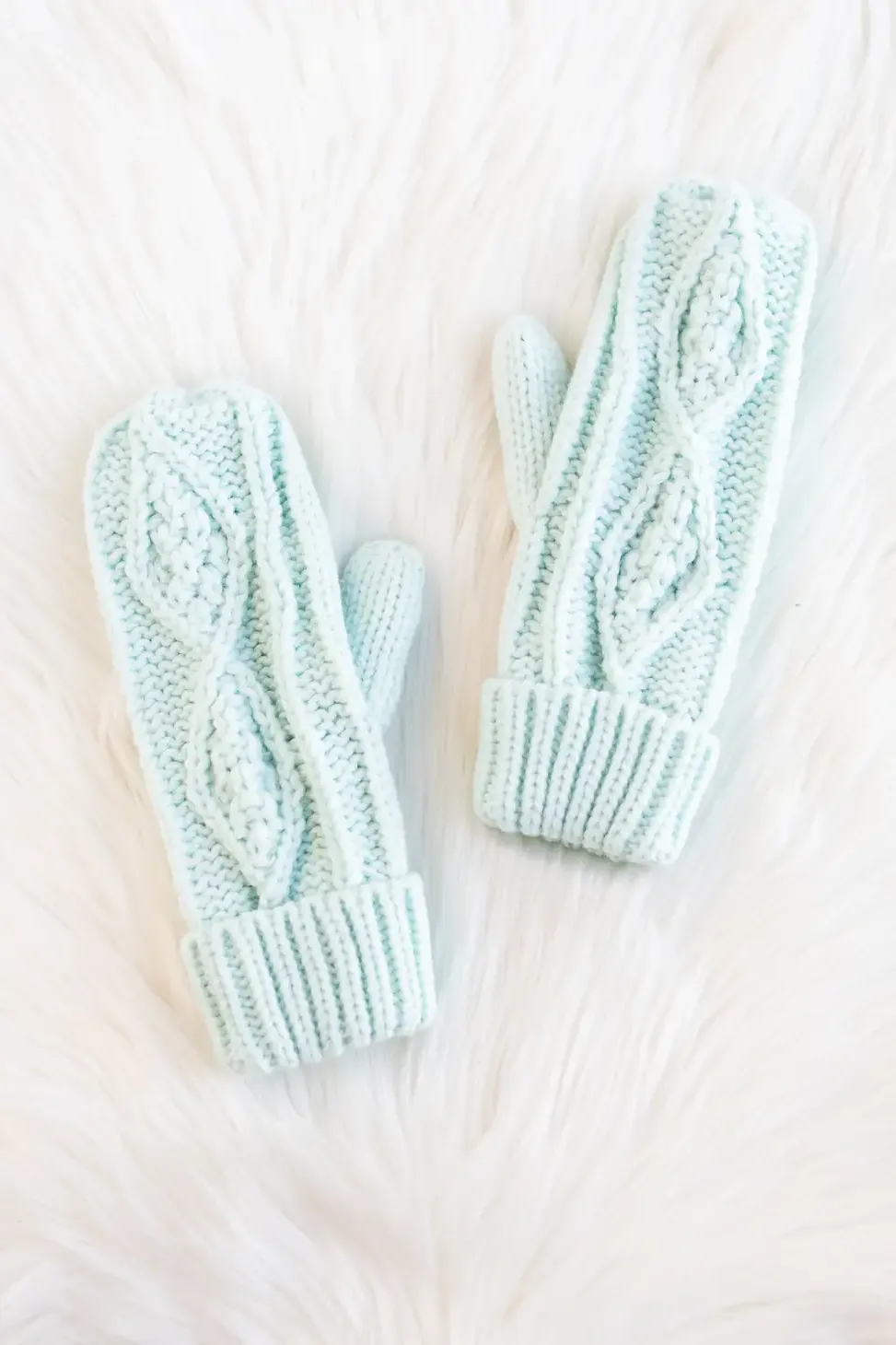 Cable knit mittens