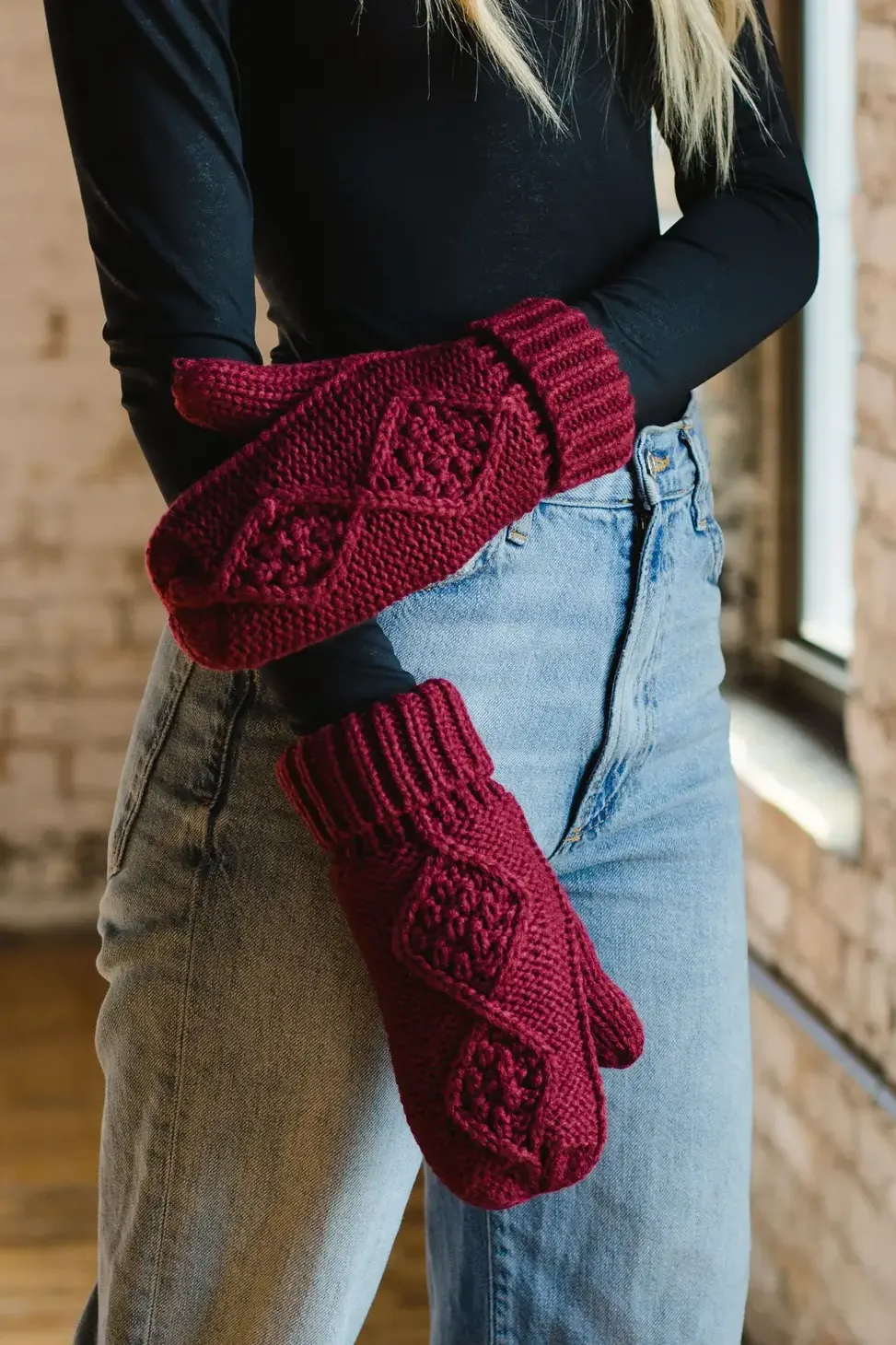 Cable knit mittens