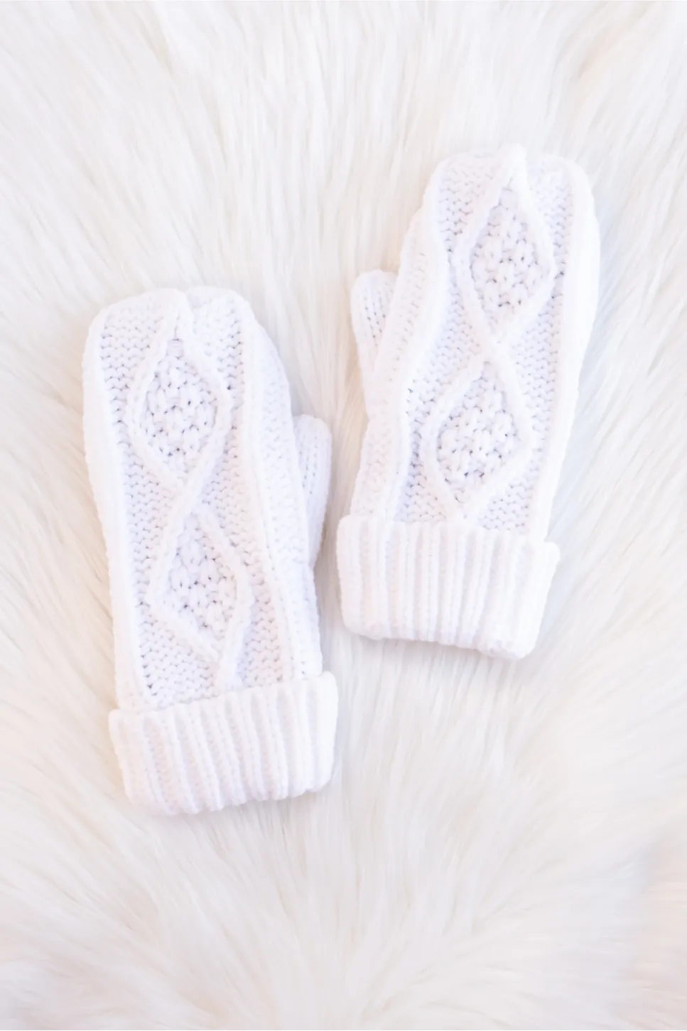 Cable knit mittens
