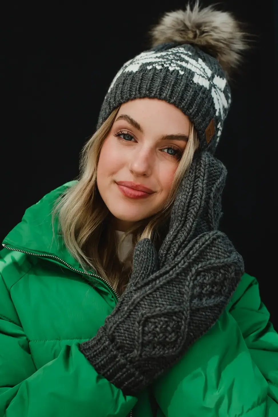 Cable knit mittens