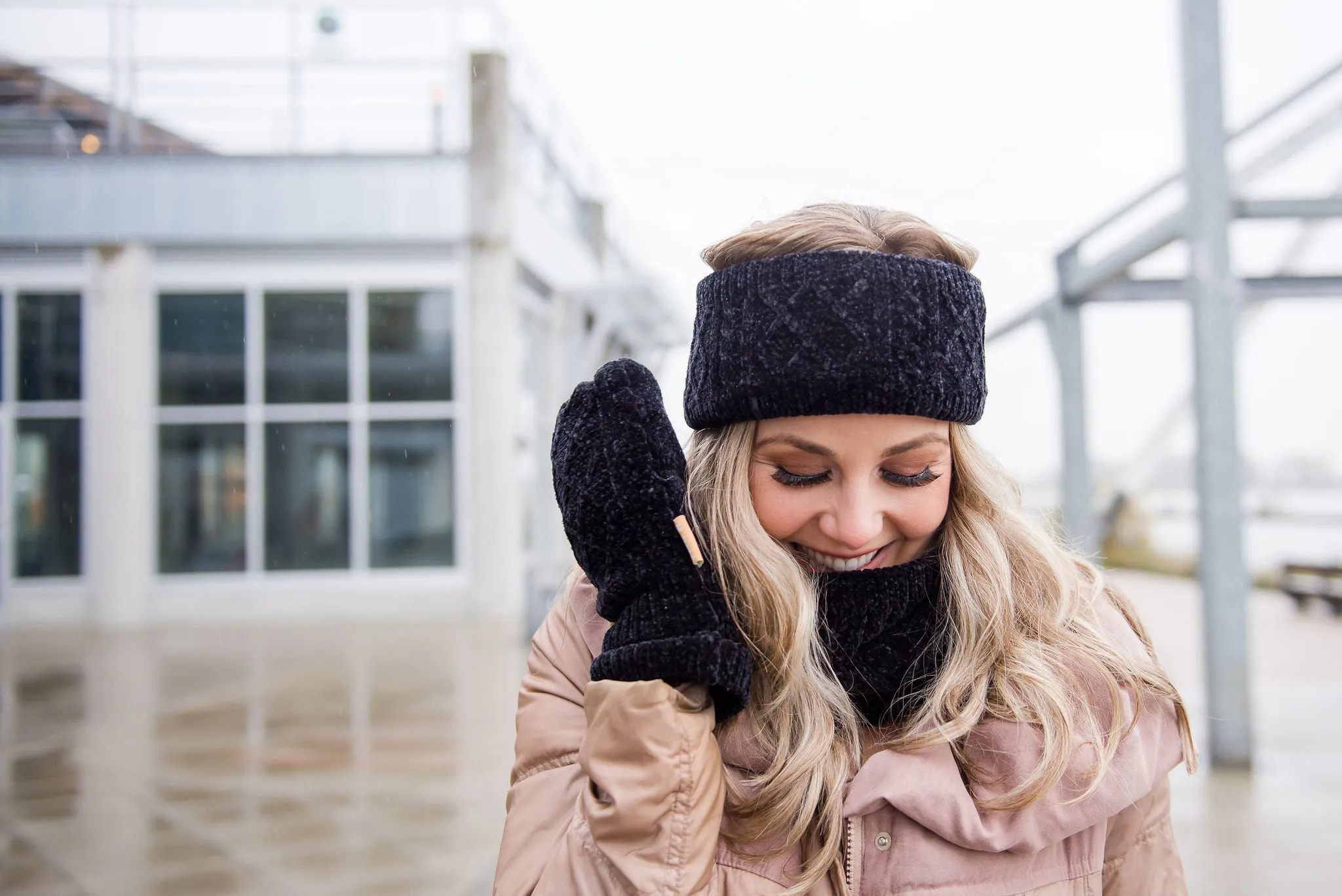 Chenille Knit Snood Neck Warmer | Black