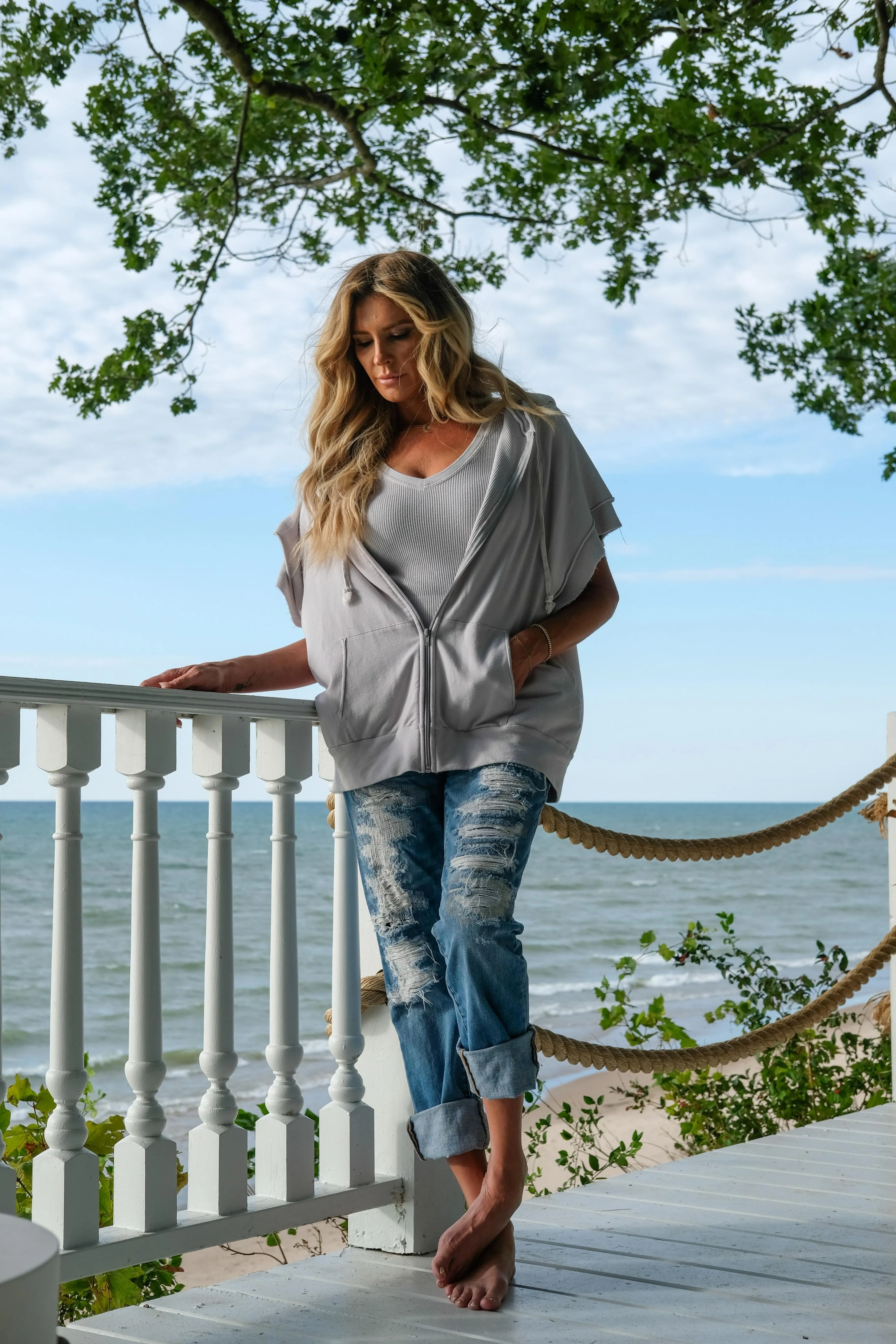 CUT OFF SWEATSHIRT W/HEART - ANTIQUE