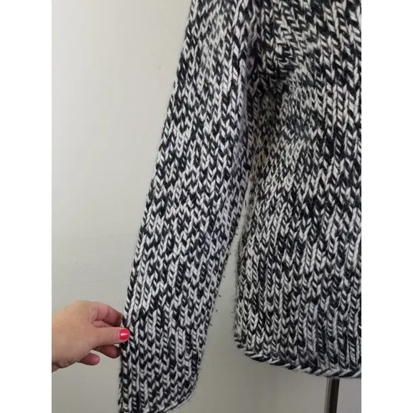 ESCADA SPORT Chunky Knit sweater LARGE Wool Angora Black &amp; white V-neck