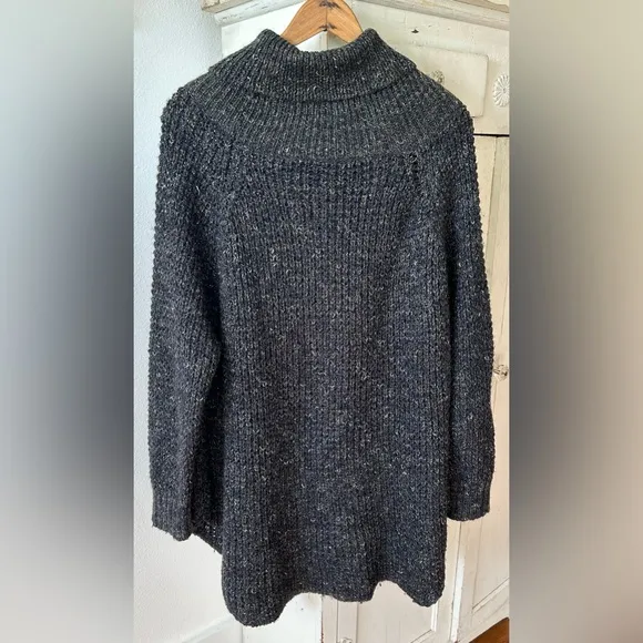 Free People | Women’s charcoal grey marbled oversized turtleneck sweater, size L