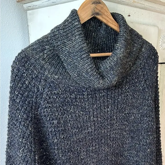 Free People | Women’s charcoal grey marbled oversized turtleneck sweater, size L