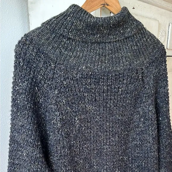 Free People | Women’s charcoal grey marbled oversized turtleneck sweater, size L