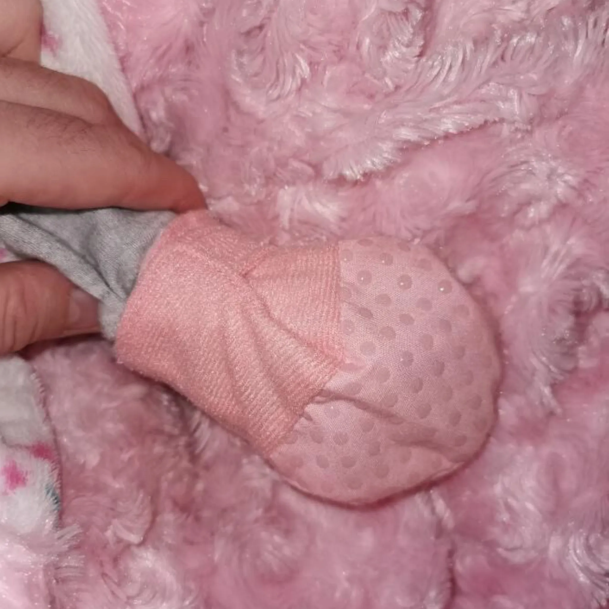 Gummee Mitts Anti scratch Teething Mittens 0  Months Pink