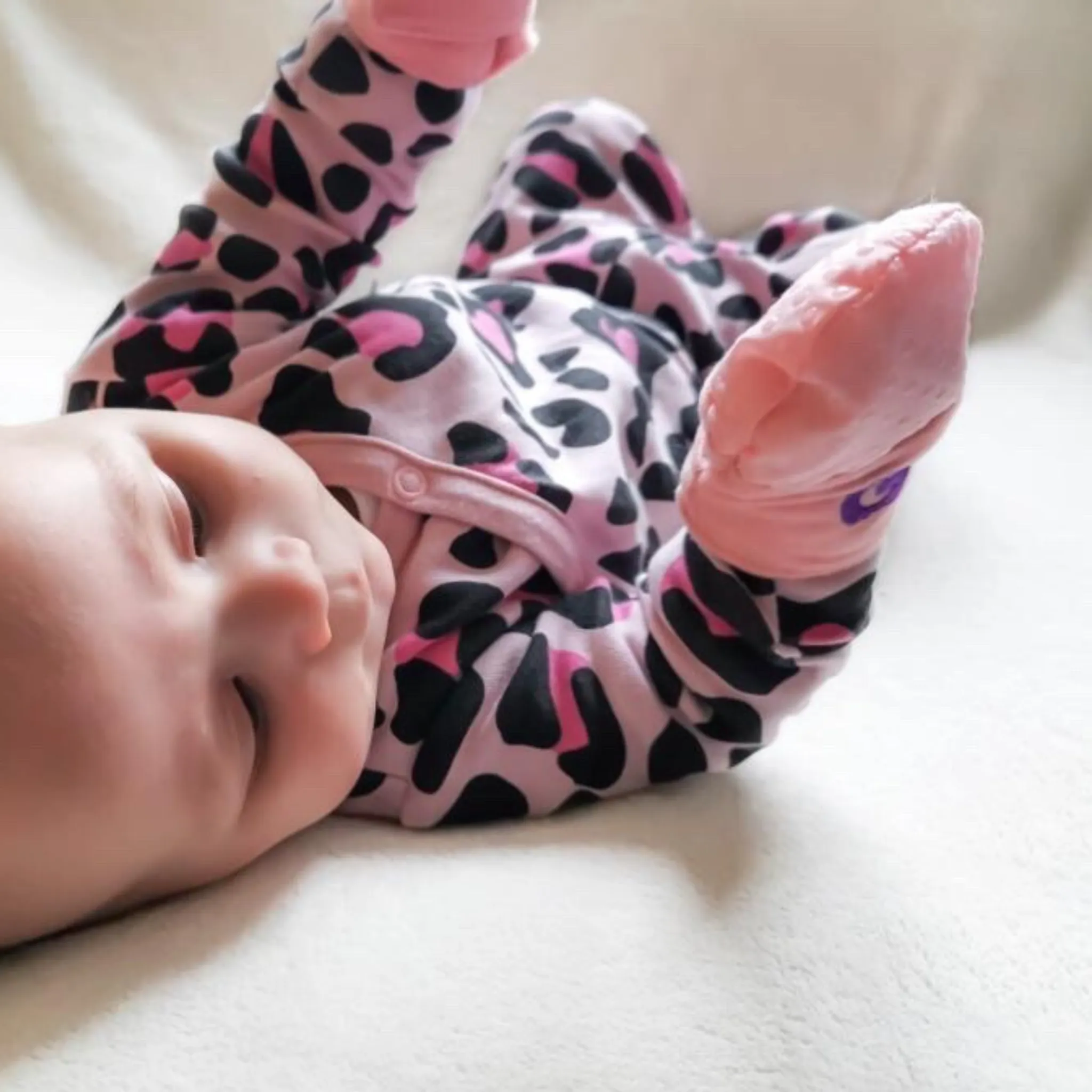 Gummee Mitts Anti scratch Teething Mittens 0  Months Pink