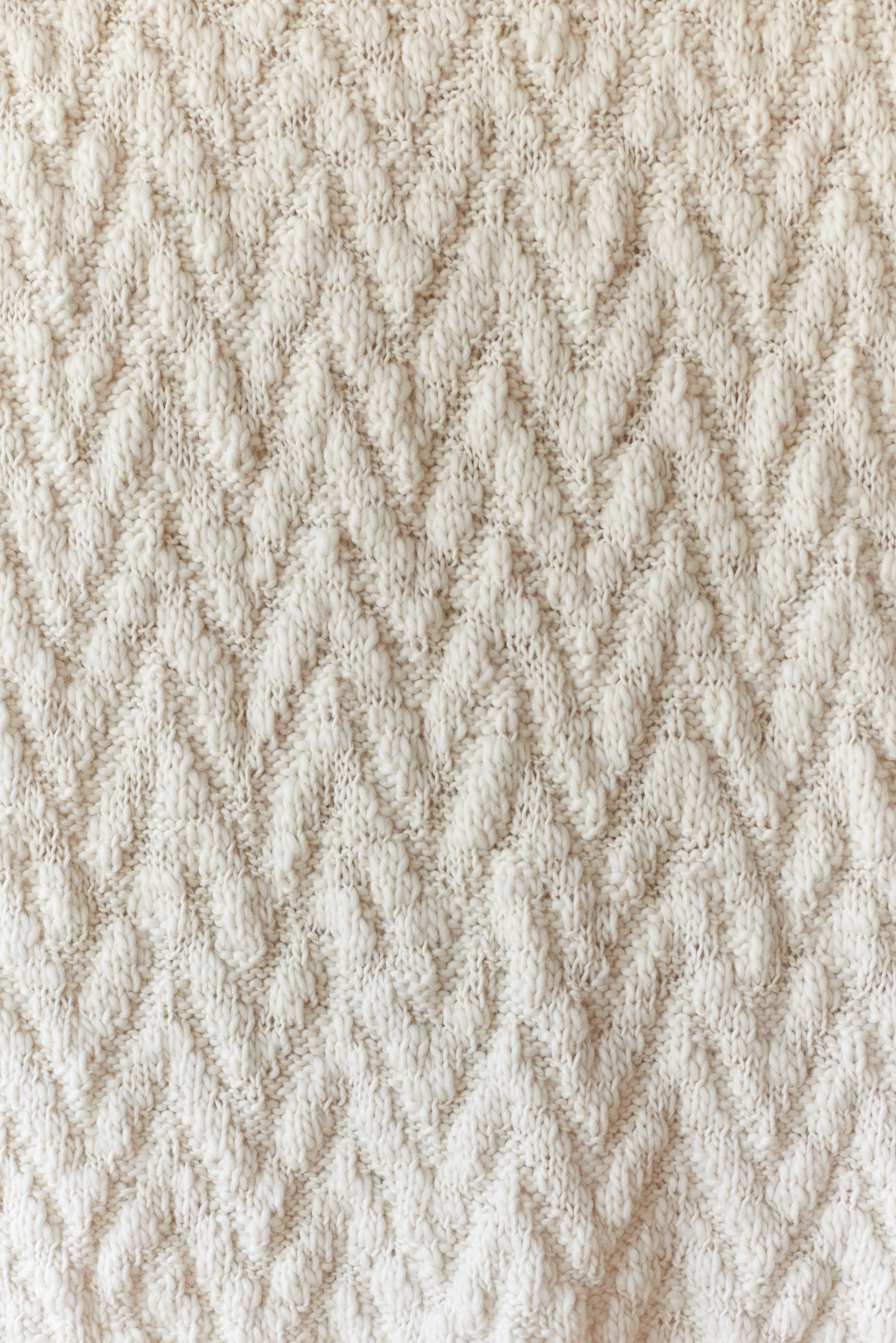 Hand-knit Blanket in Off White Natural Merino Wool Zig Zag Tero 59x59