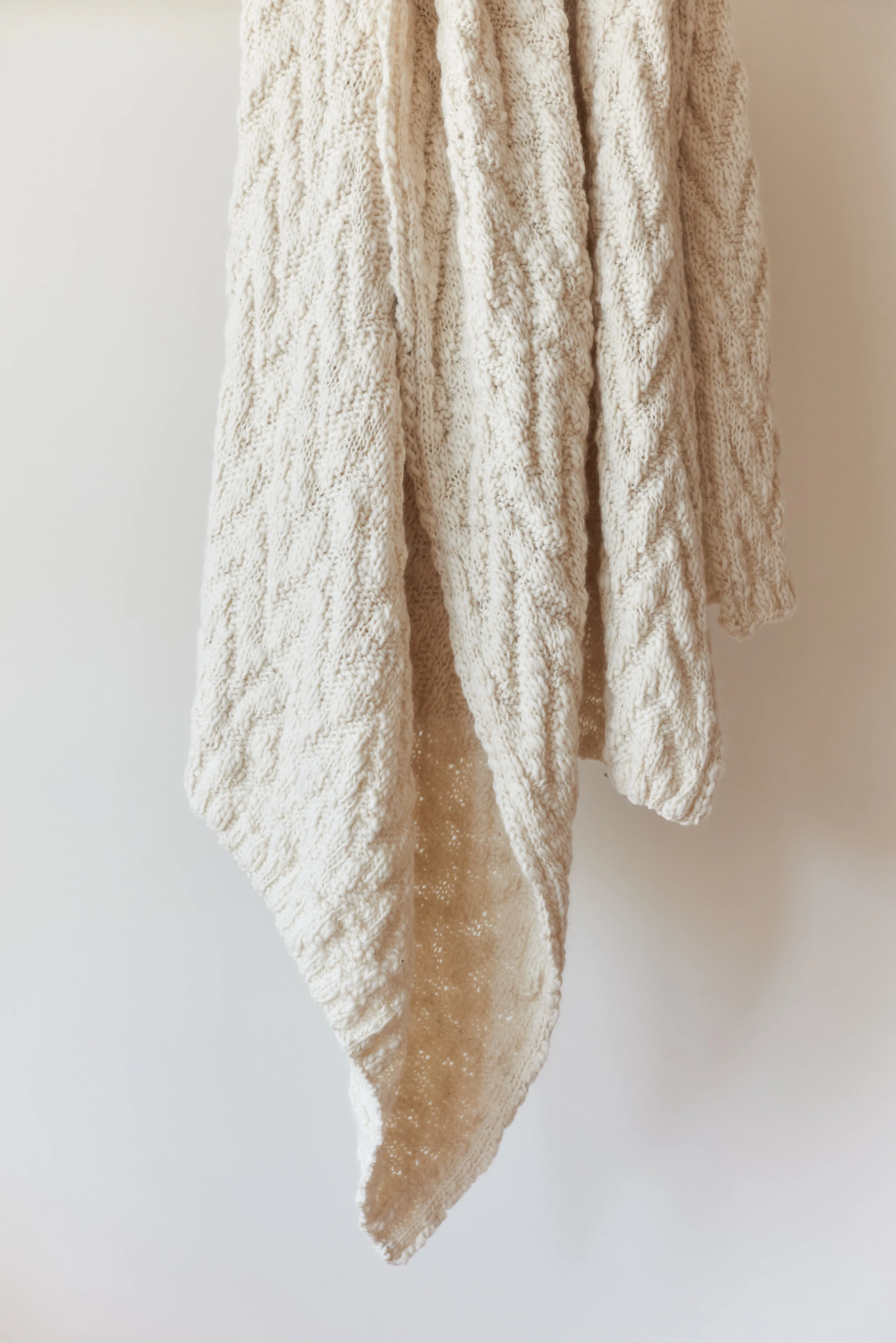 Hand-knit Blanket in Off White Natural Merino Wool Zig Zag Tero 59x59
