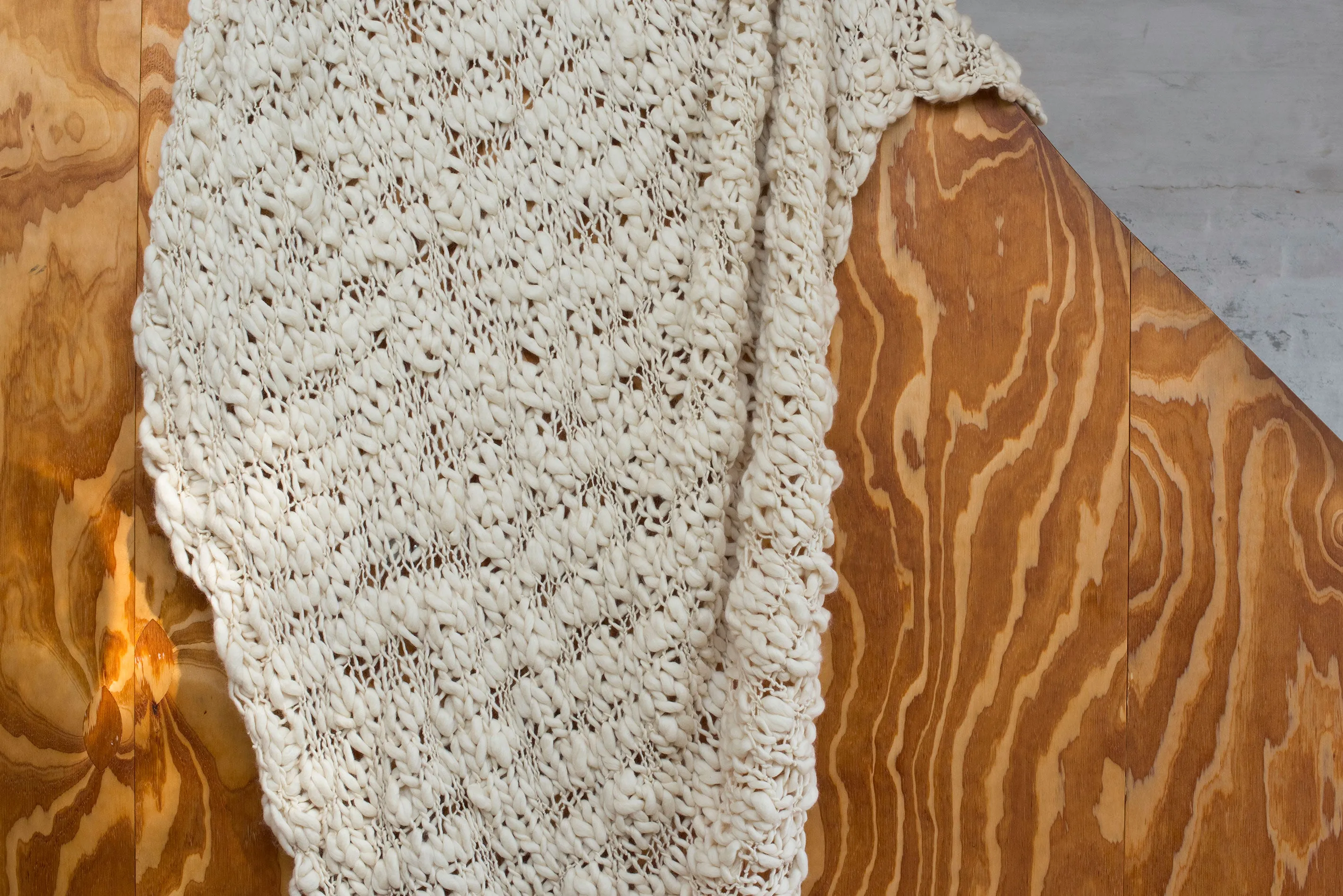 Handknit Throw in Ivory Chunky Merino Wool Trama 63x75