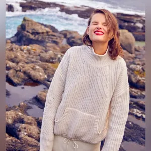 J. Crew Oversized Sweater Women’s XS Ivory Front Pocket New England Preppy
