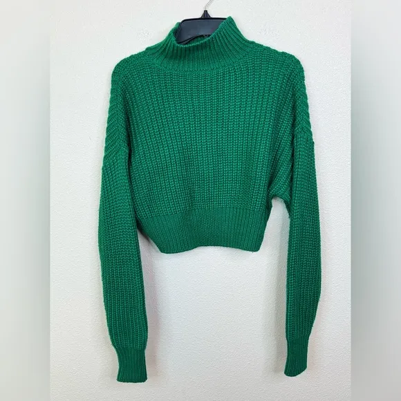 Lovers &amp; friends cropped emerald sweater size xs