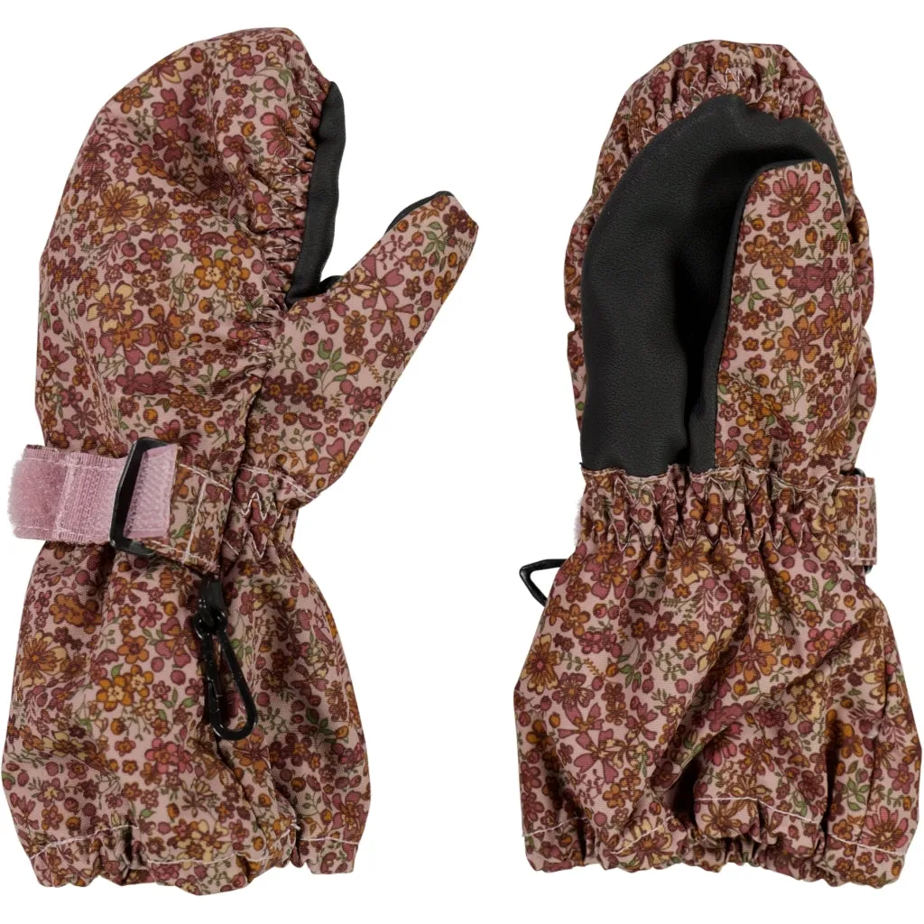 Mittens Tech - wood rose flowers