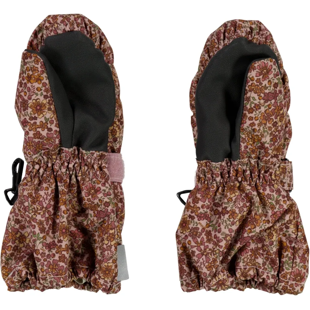 Mittens Tech - wood rose flowers