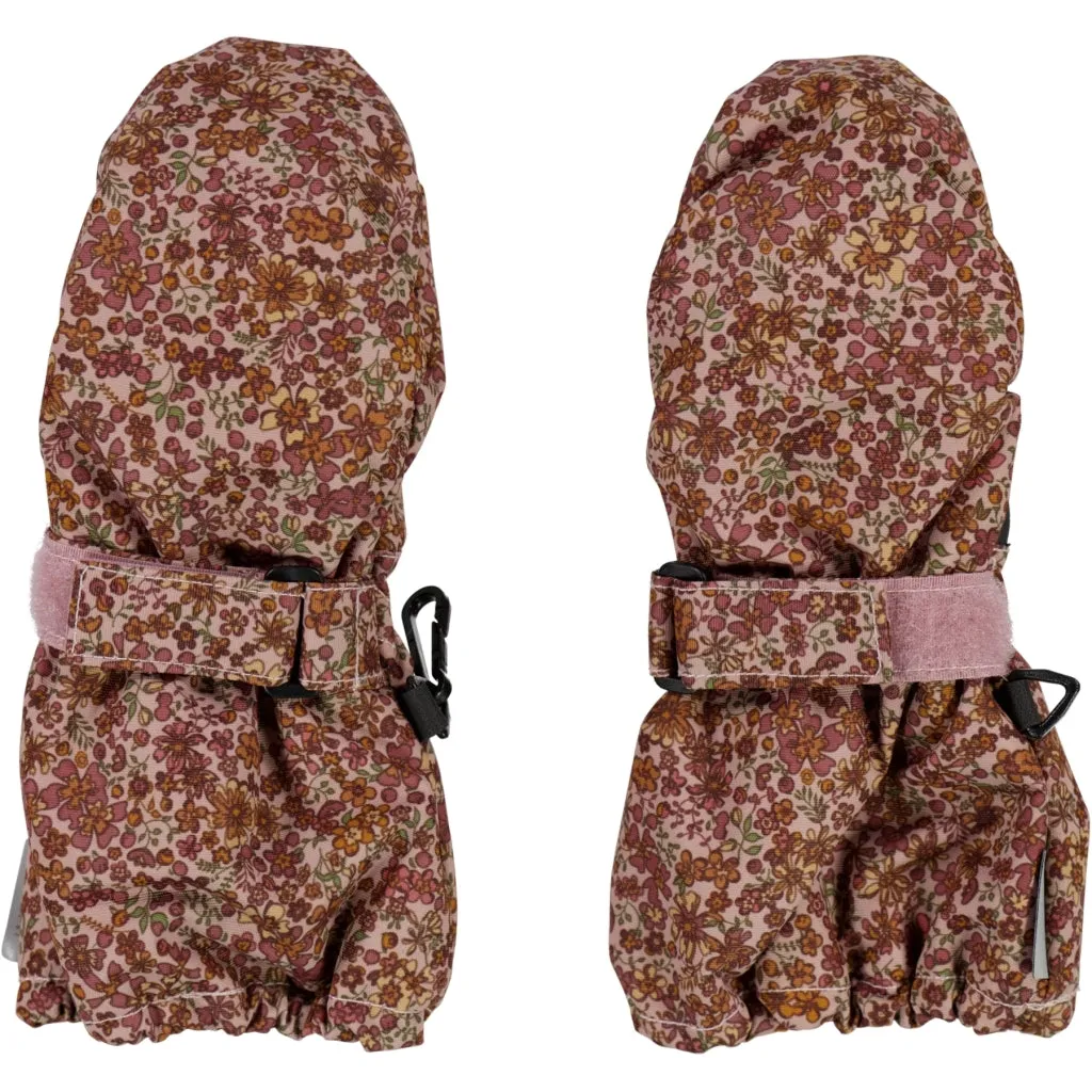 Mittens Tech - wood rose flowers
