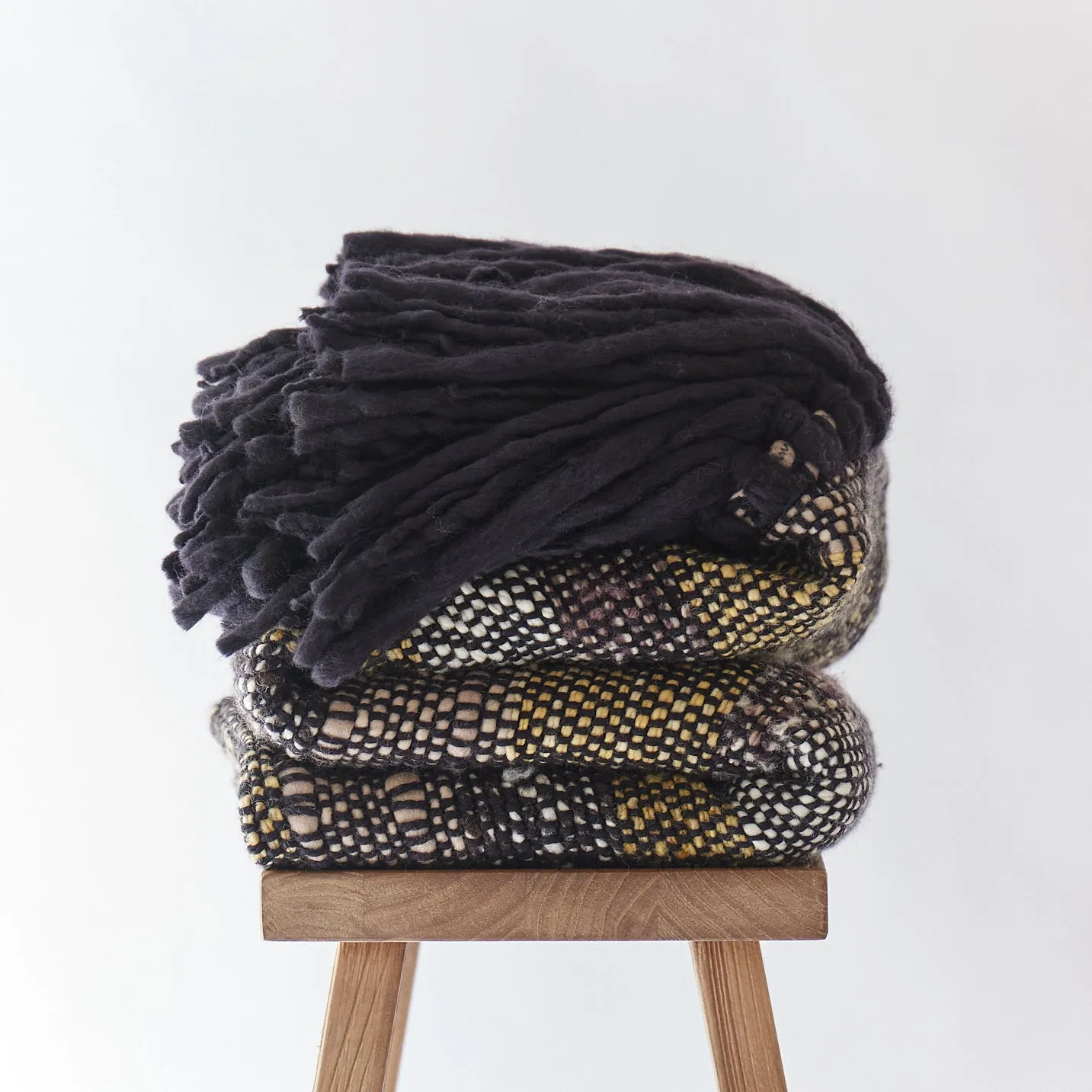 NOCHE Fringed Blanket