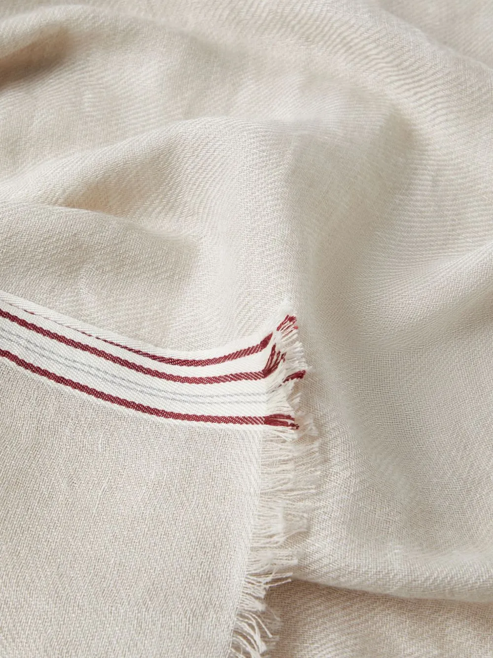 Silked and linen fringed scarf