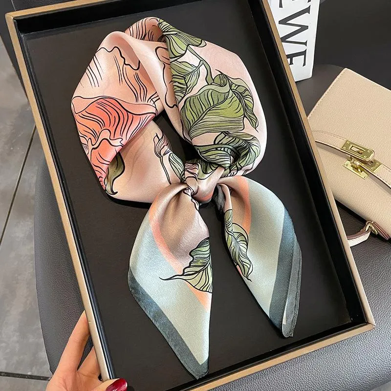 Spring And Autumn New Fashion Mulberry Silk Scarf Women's Decorative Scarf Silk 65 Small Square Scarf Shawl Scarf Dual Use