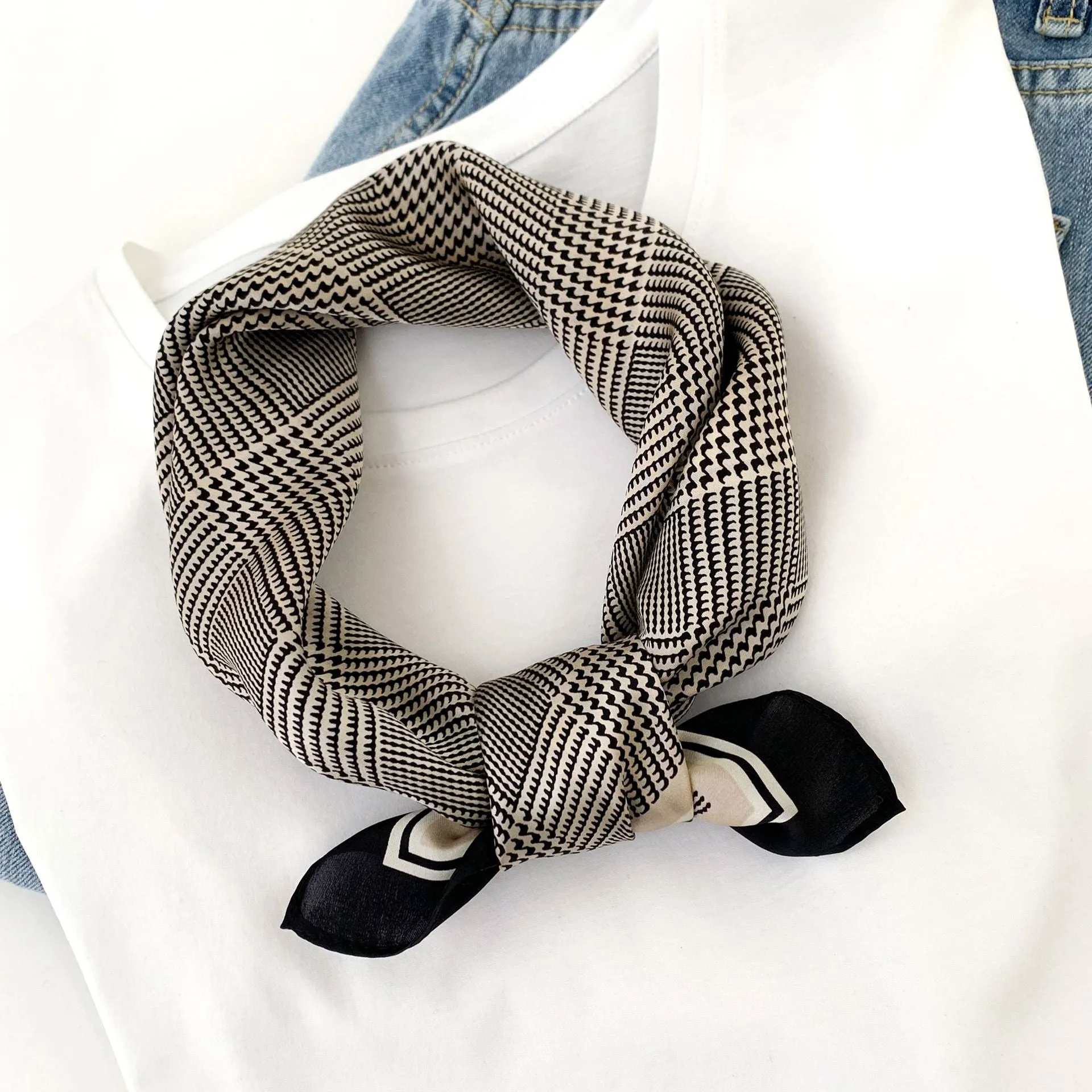 Sunscreen Silk Scarf Small Square Scarf Women's Spring And Autumn South Korea Silk Thin Versatile Mulberry Silk Elegant Scarf Internet Celebrity Small Scarf