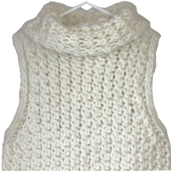 The Wrights Wool Sleeveless Turtle Neck Sweater Chunky Knit Size Small